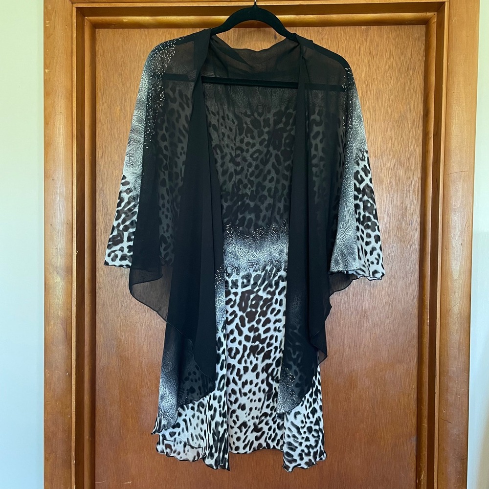 FLOWY (g) Hallmark Convertible‎ Shawl Vest Wrap One Size Leopard Print Chiffon